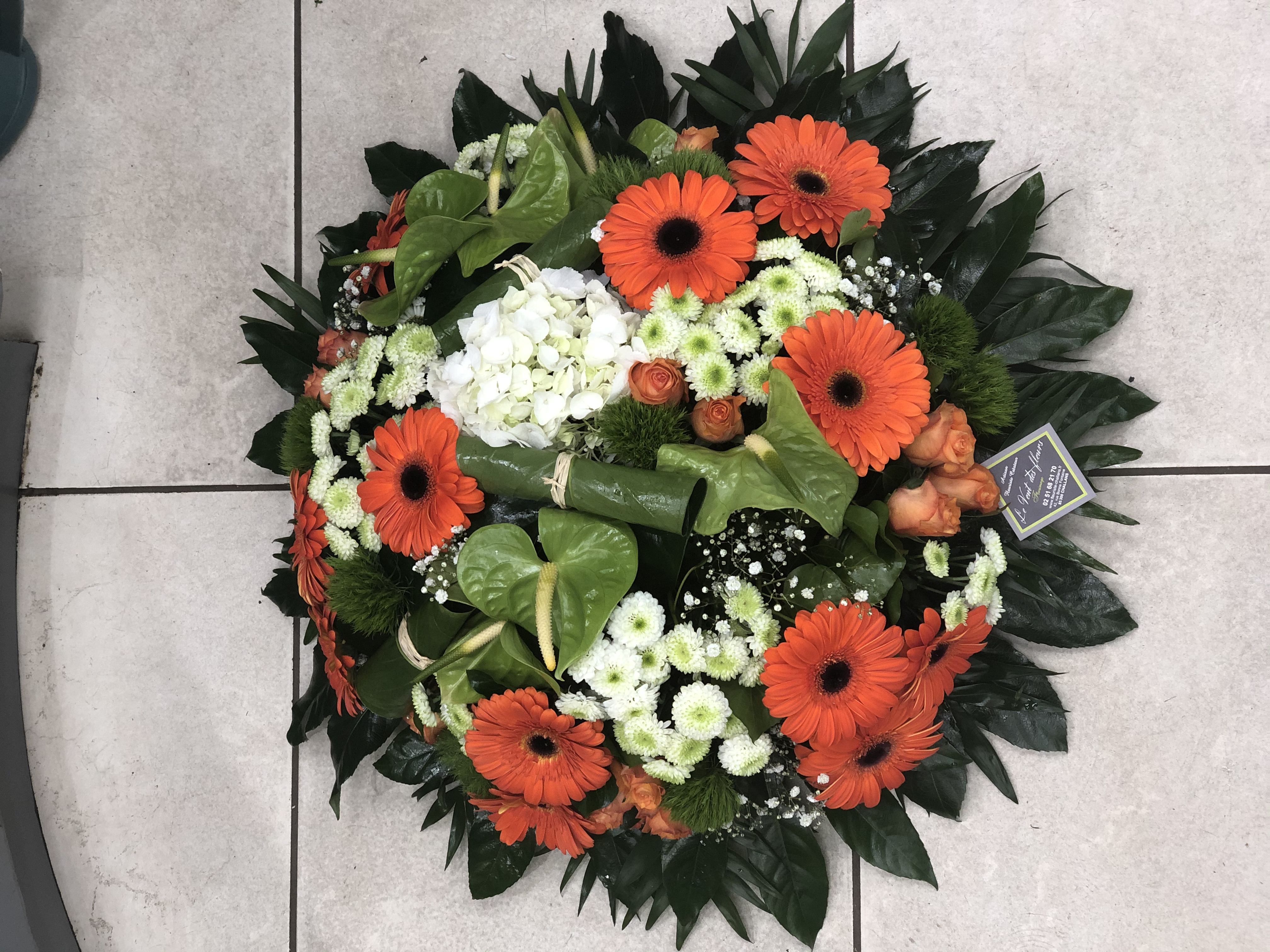 coussin orange blanc et vert
